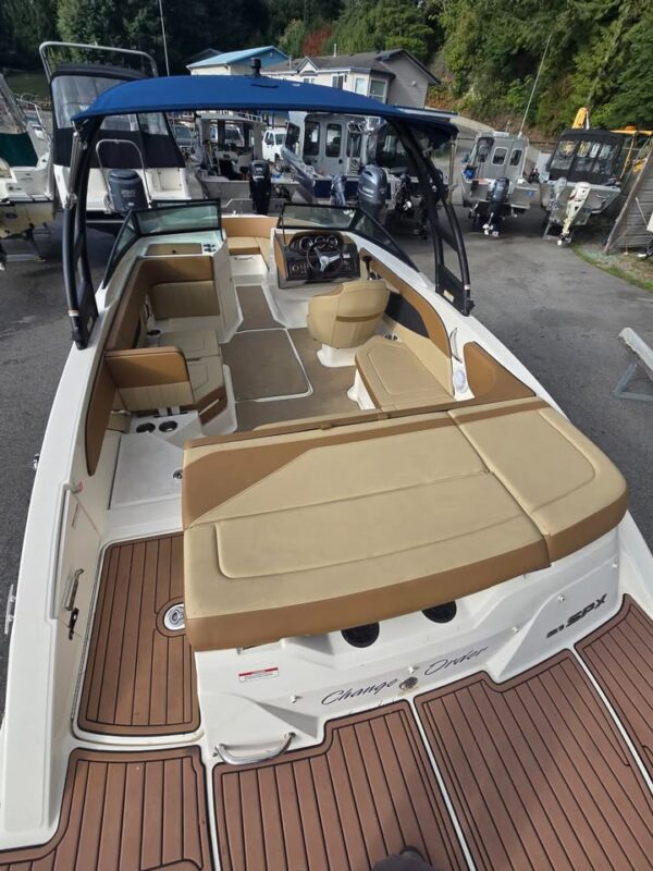 2016 Sea Ray SPX 210 - Image 2